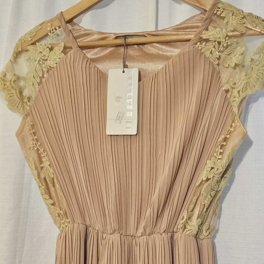 NWT DRESS - Picture 2 of 8